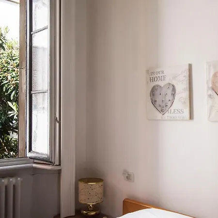 Apartment Peaceful Court In Shopping District Milan