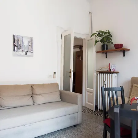 Peaceful Court In Shopping District Apartment *