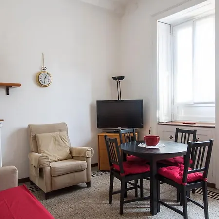 Peaceful Court In Shopping District Apartment