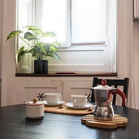 Apartment Peaceful Court In Shopping District Milan